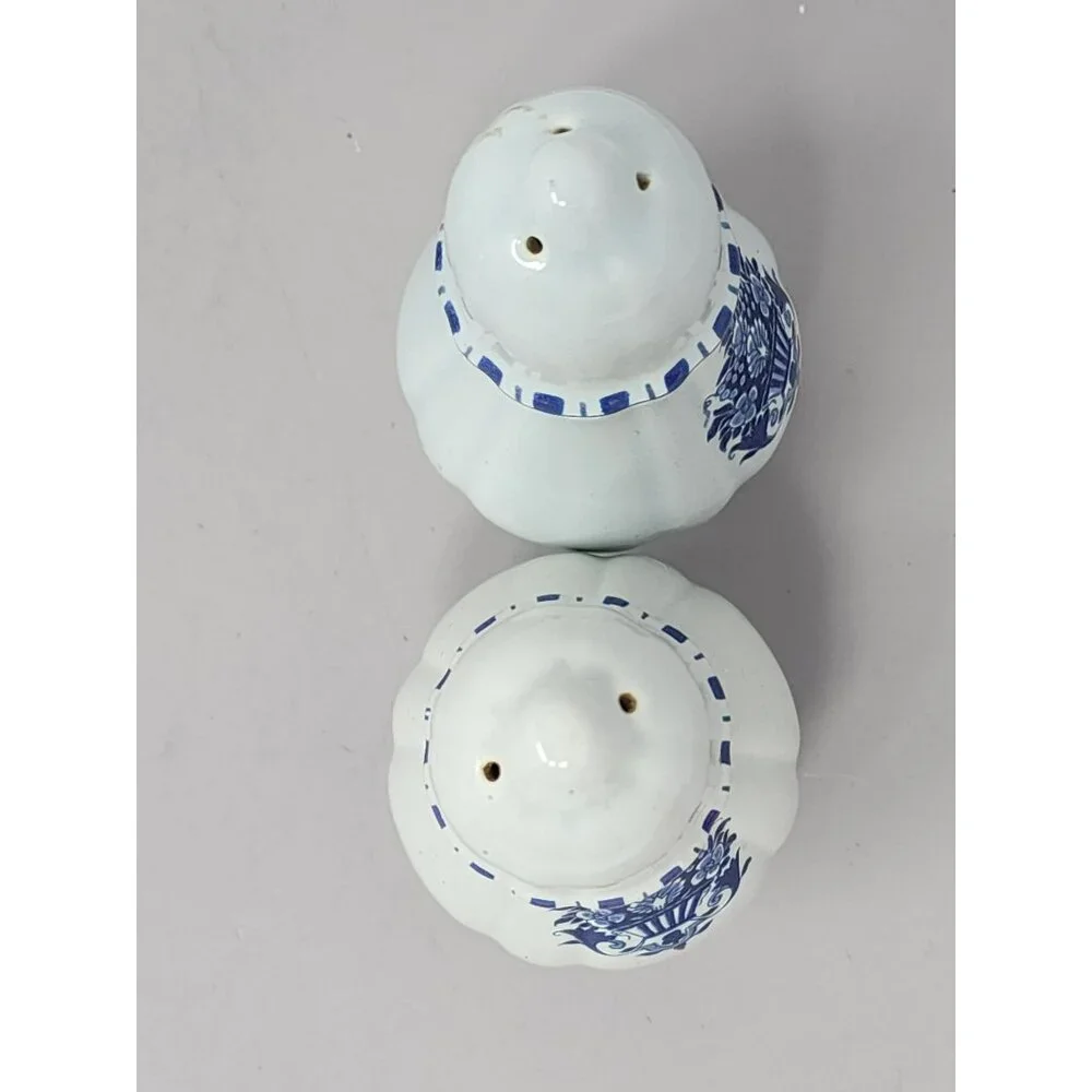 Unknown classic ceramic